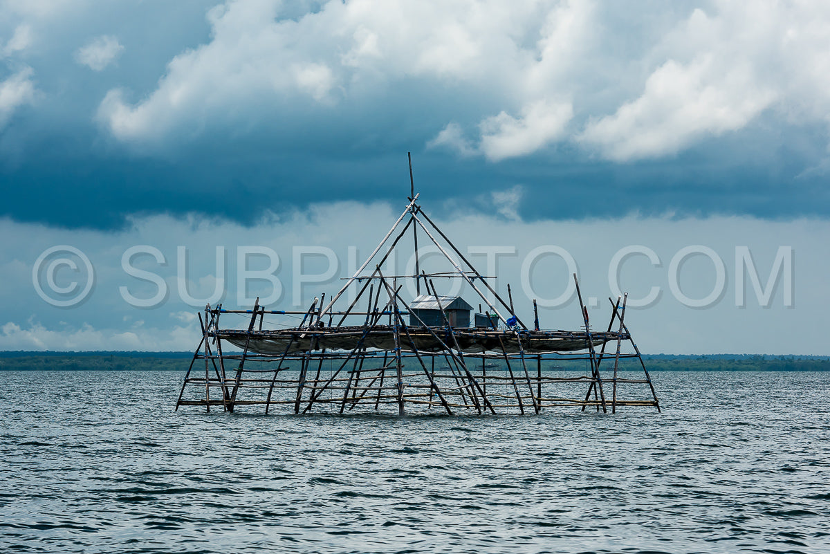 Photo de Structure de pêche traditionnelle en bambou appelée Bagang- Berau- Kalimantan- Borneo- Indonésie- Asie