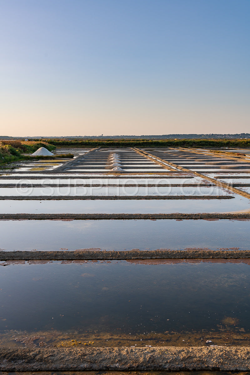 Photo de marais salé au coucher du soleil