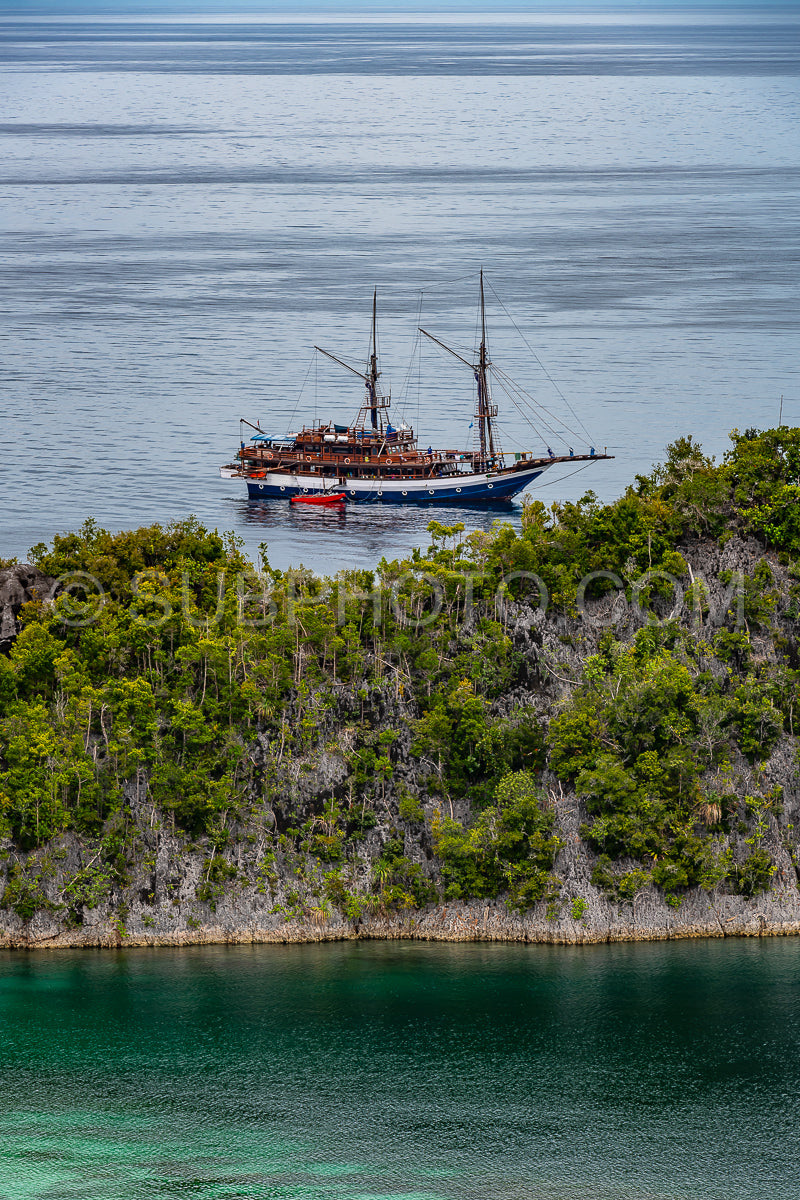 Photo de Bateau de plongée - Waigeo- Kri- Mushroom Island - Raja Ampat- Papouasie occidentale- Indonésie