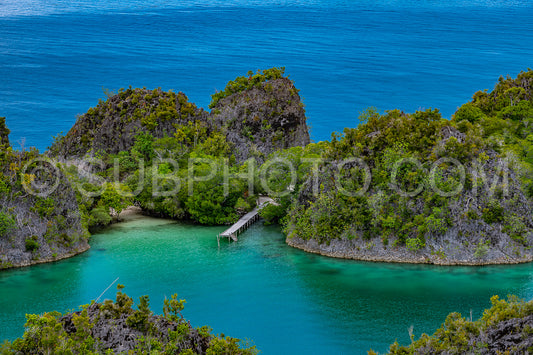 Photo de Waigeo- Kri- Mushroom Island- groupe de petites îles dans un lagon bleu peu profond- Raja Ampat- Papouasie occidentale- Indonésie