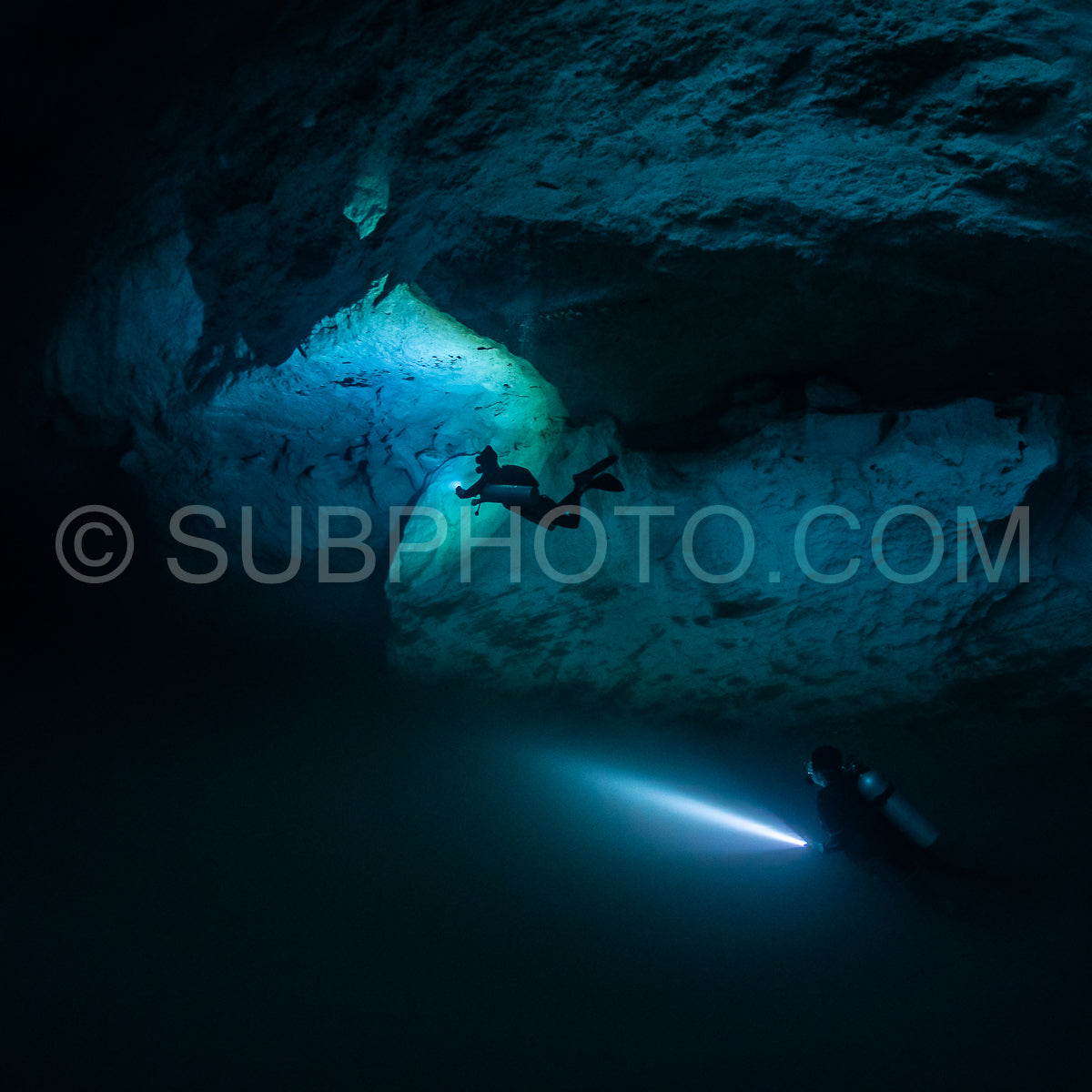 cave diver instructor leading a group of divers in a mexican cenote underwater